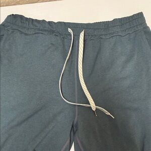Vuori women’s joggers size large. Green / bluish Heather color.